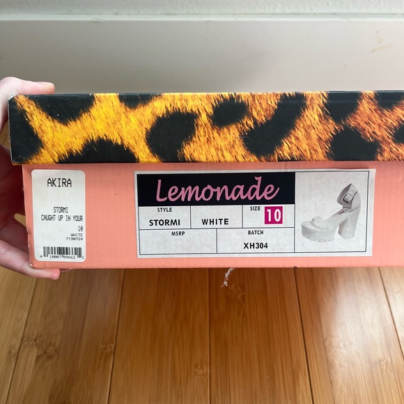 AKIRA lemonade White Platform Sandals - Picture 5 of 5